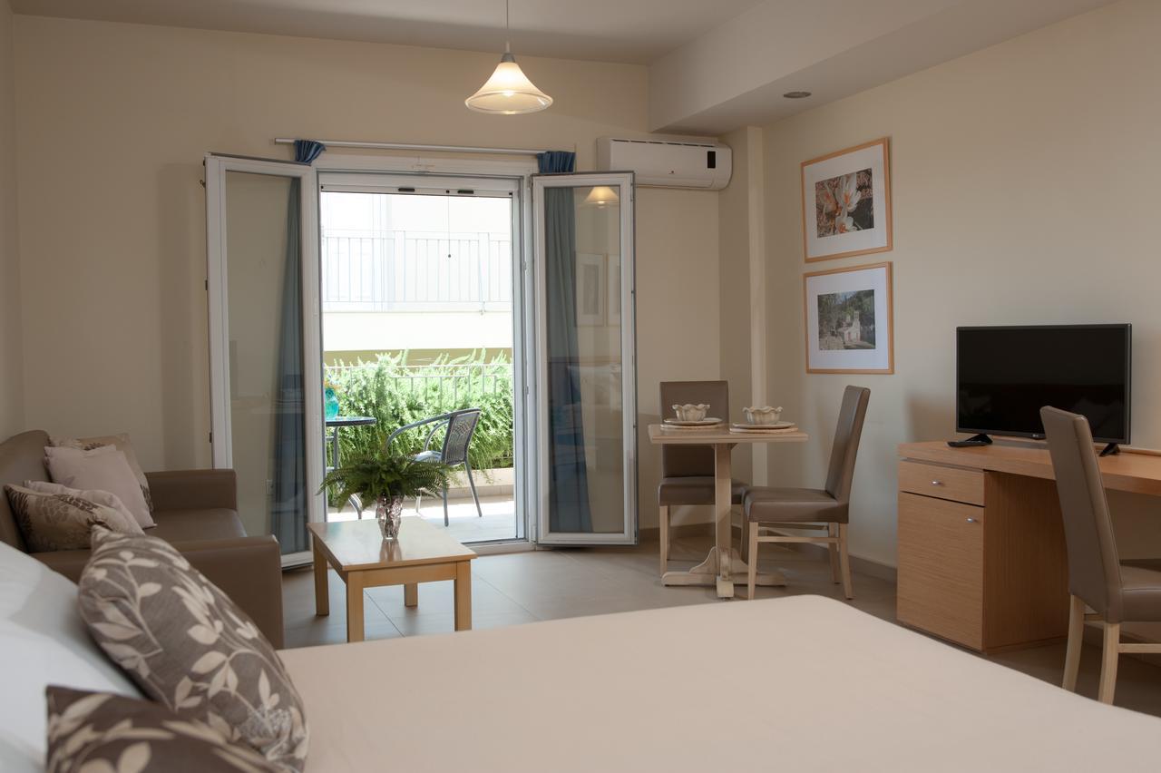 Hotel Estia Фінікунда Екстер'єр фото