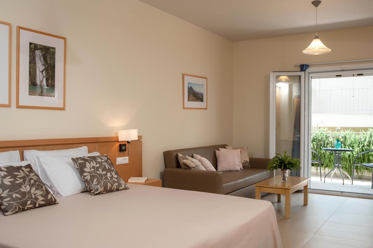 Hotel Estia Фінікунда Екстер'єр фото